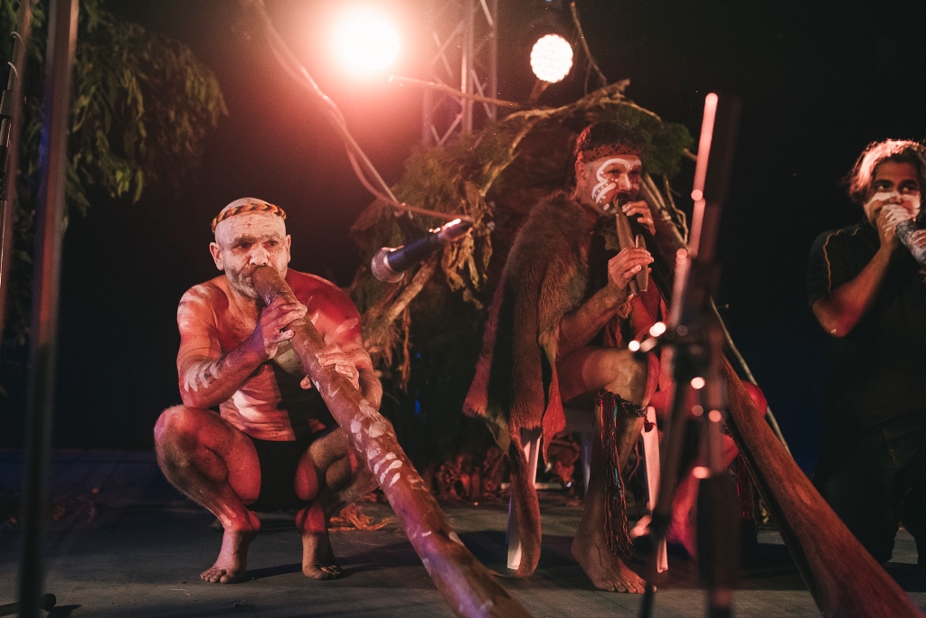 Indigenous Aboriginal dancers